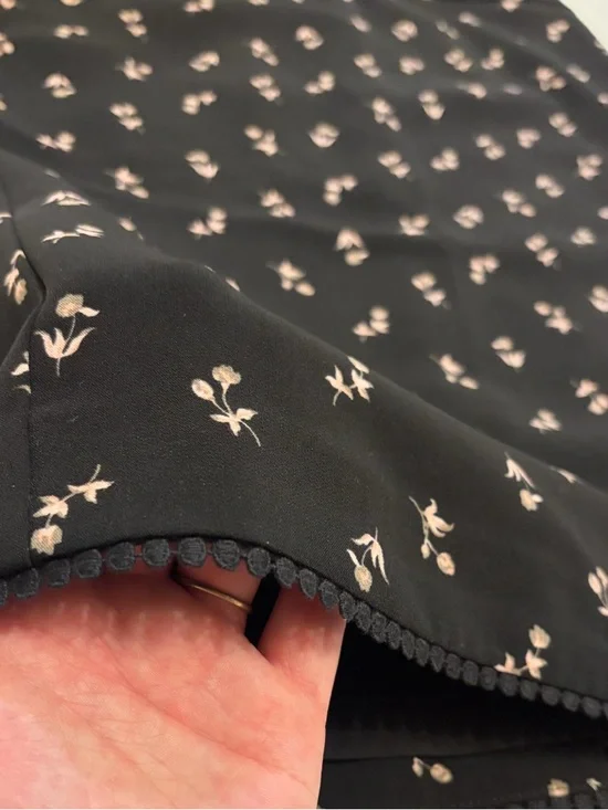 NWT Ann Taylor Black Floral Pencil Skirt - Picture 2 of 6